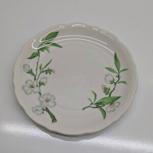 Syracuse China Dinner Plate SY124 White Flower Green Leaves Scalloped Edge USA